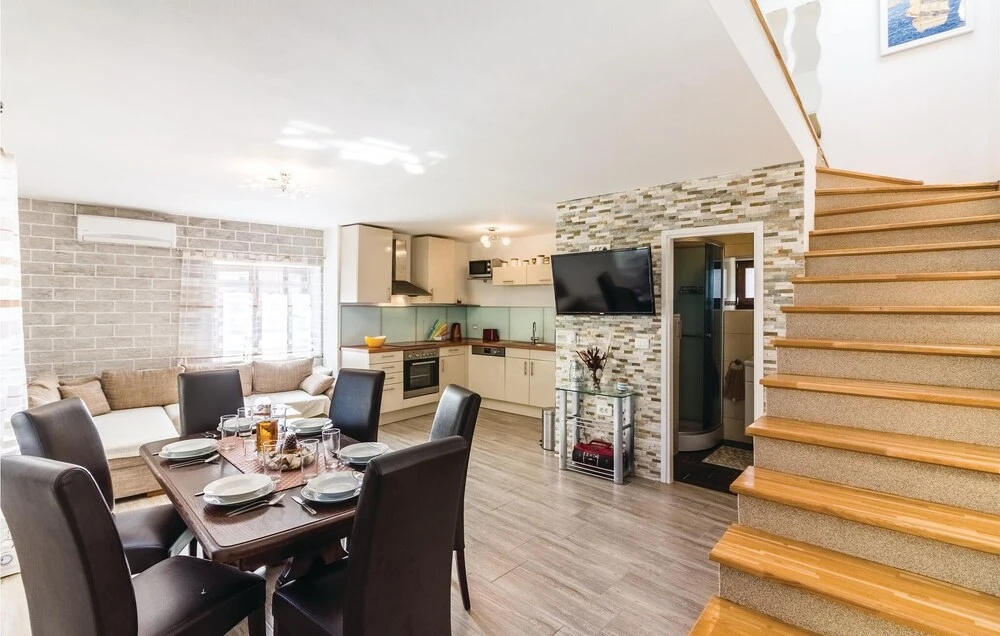 Three-Bedroom Holiday Home In Pomer