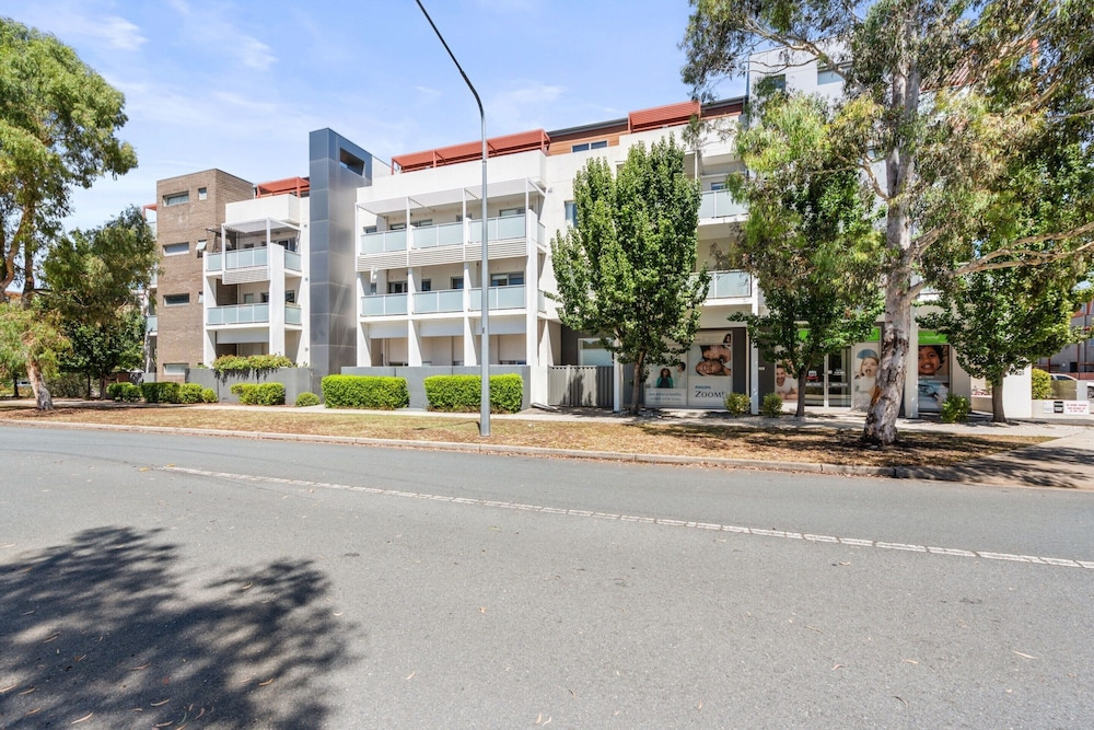 Relaxed 2br, 2bth Apartment With Balcony & Parking