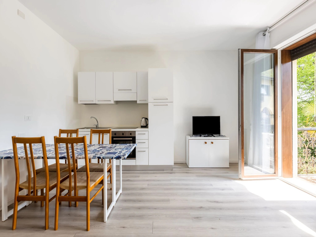 Snug apartment in Lesa with balcony