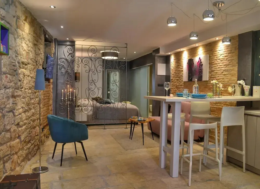 Studio Apartment Eleven