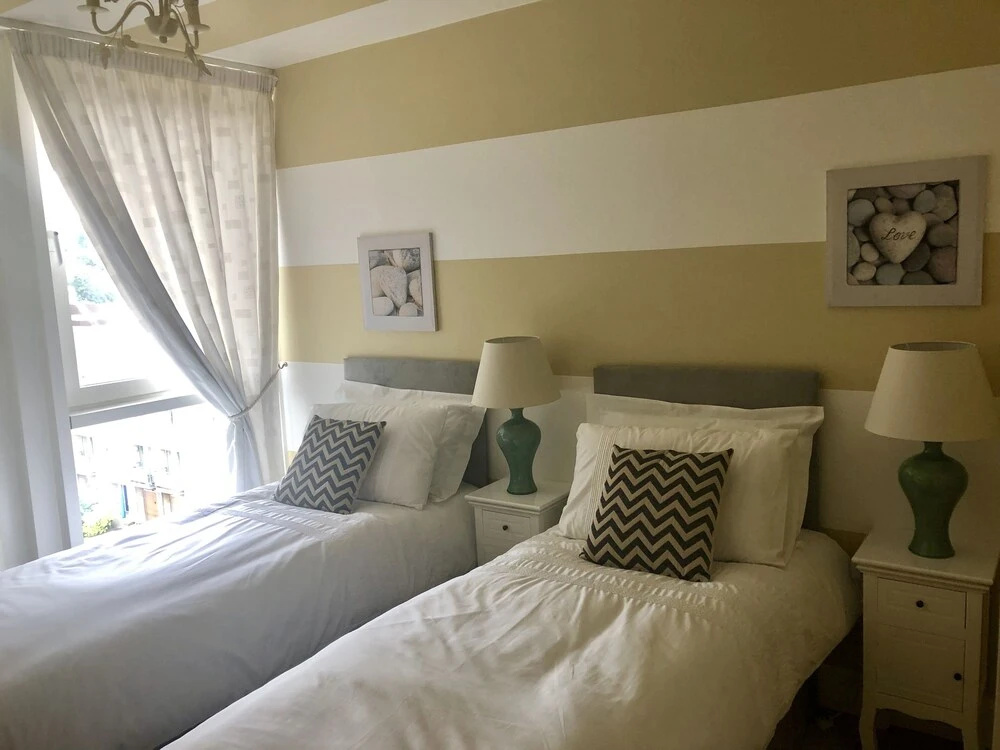 2 Bed 2 Bath Waterfront Views Parking 4th Flr