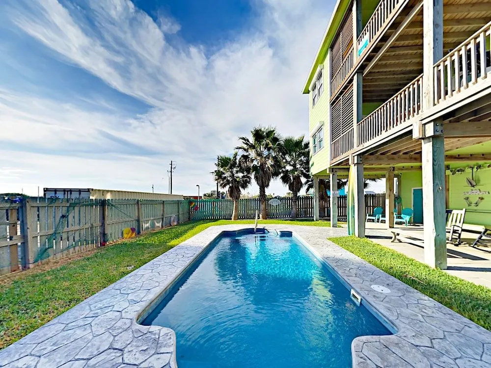 Gulf-View Duplex Steps to the Beach by RedAwning
