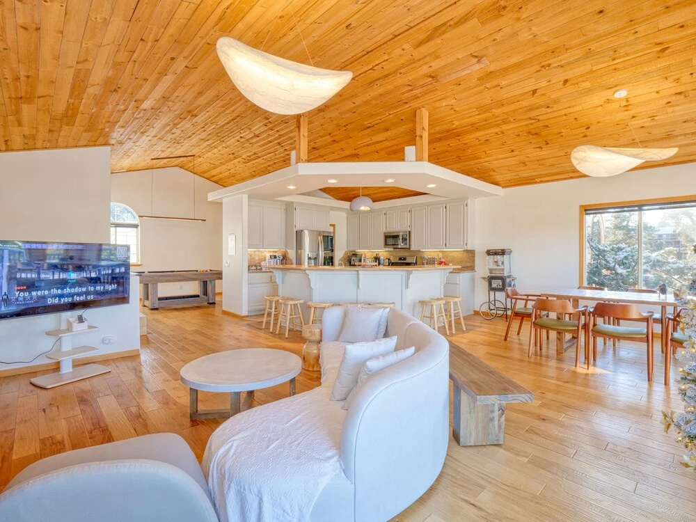 2196-sunburst Lakeview Chalet 4 Bedroom Home by Redawning