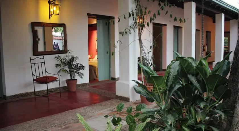 La Carlita . Casa de Huéspedes