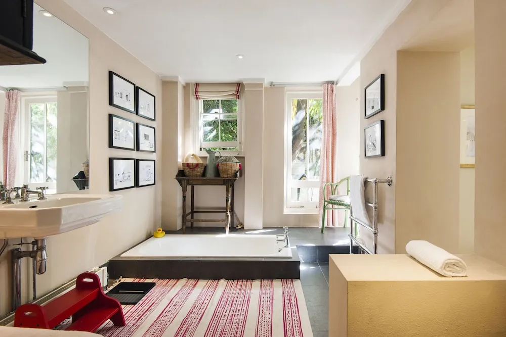 Vintage Shepherds Bush Home by Westfield London