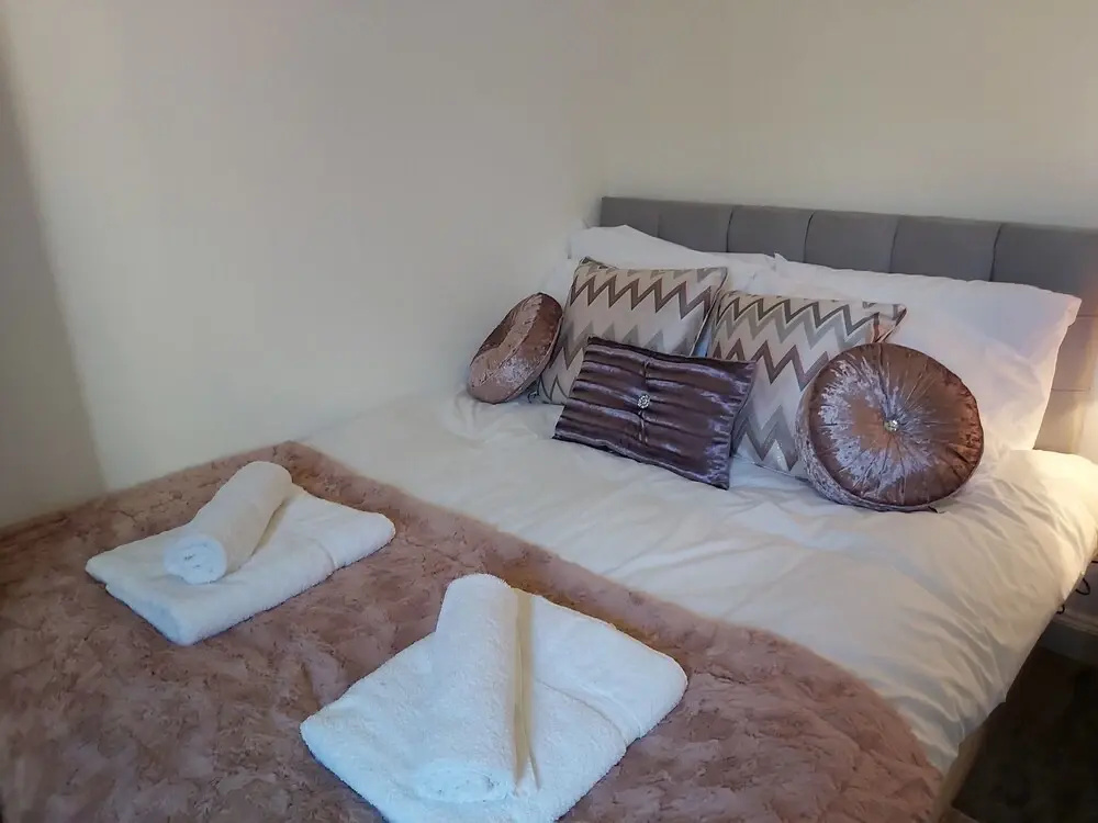 Bright, Modern and Stylish 2 Bedroom Apartment