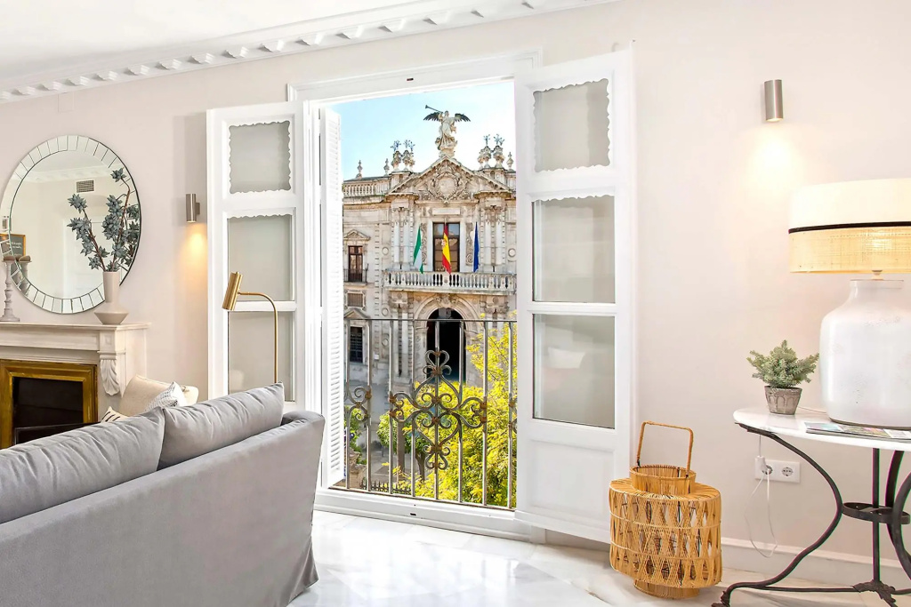 Spectacular 4BD apartment near Alcazar. San Fernando