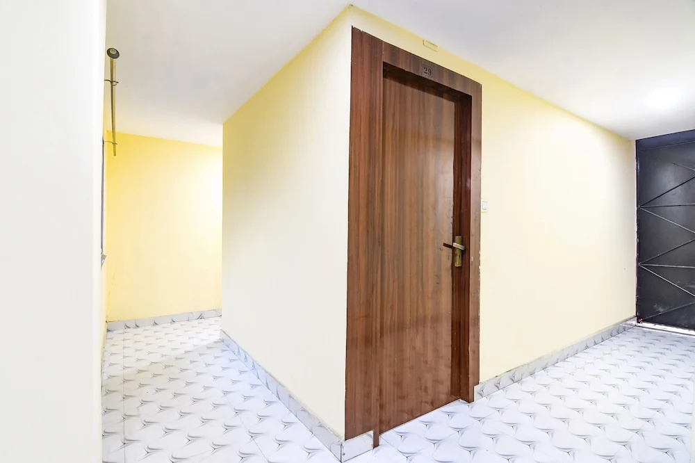 Fabhotel Narayana