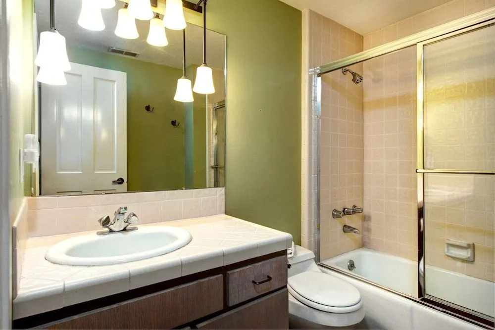 3BR 4BA Motherlode 4 Townhome by RedAwning