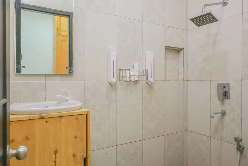 OYO 1317 Pinnus Residence Syariah