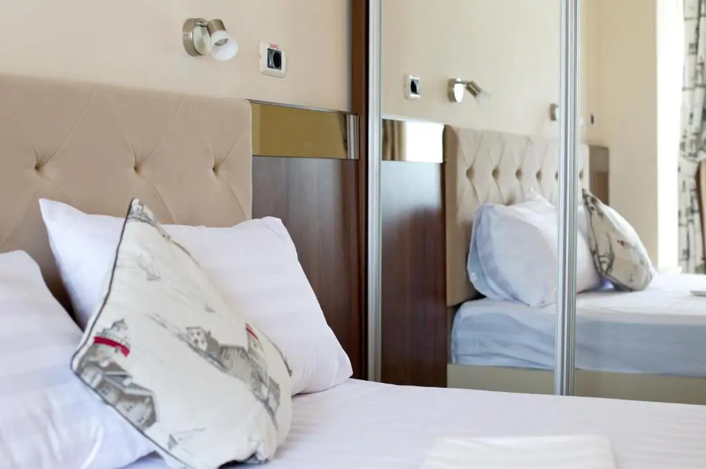 Jijo's Hotel