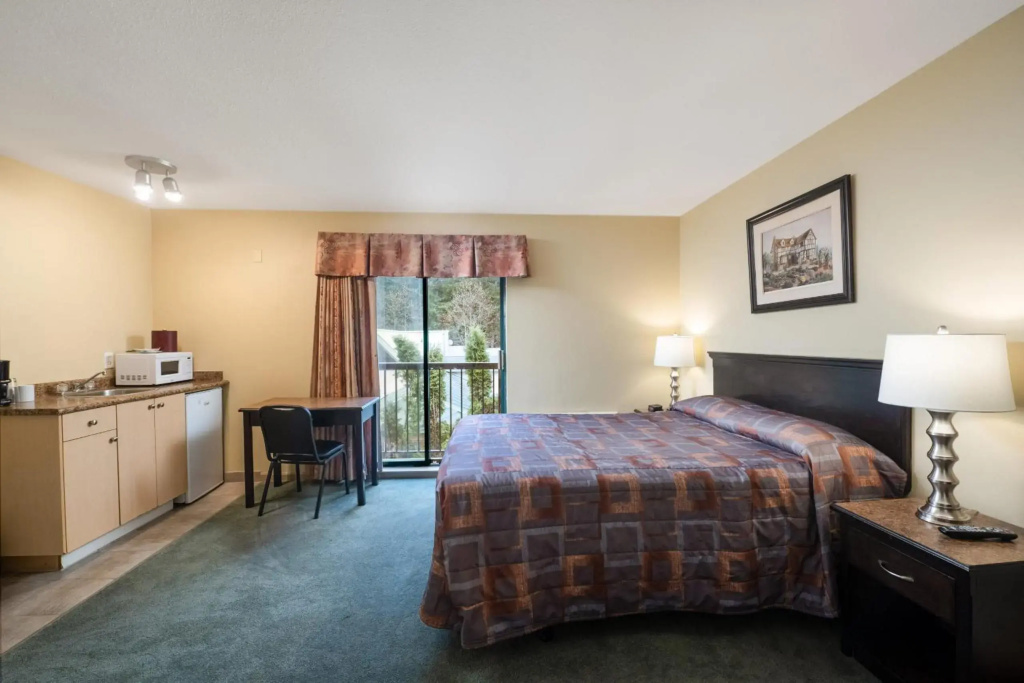 Canadian Inn