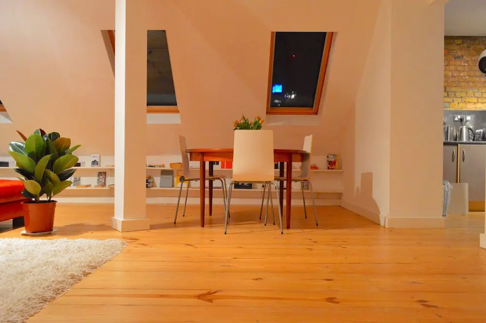 Stunning and Arty Penthouse Flat near Borough Mark