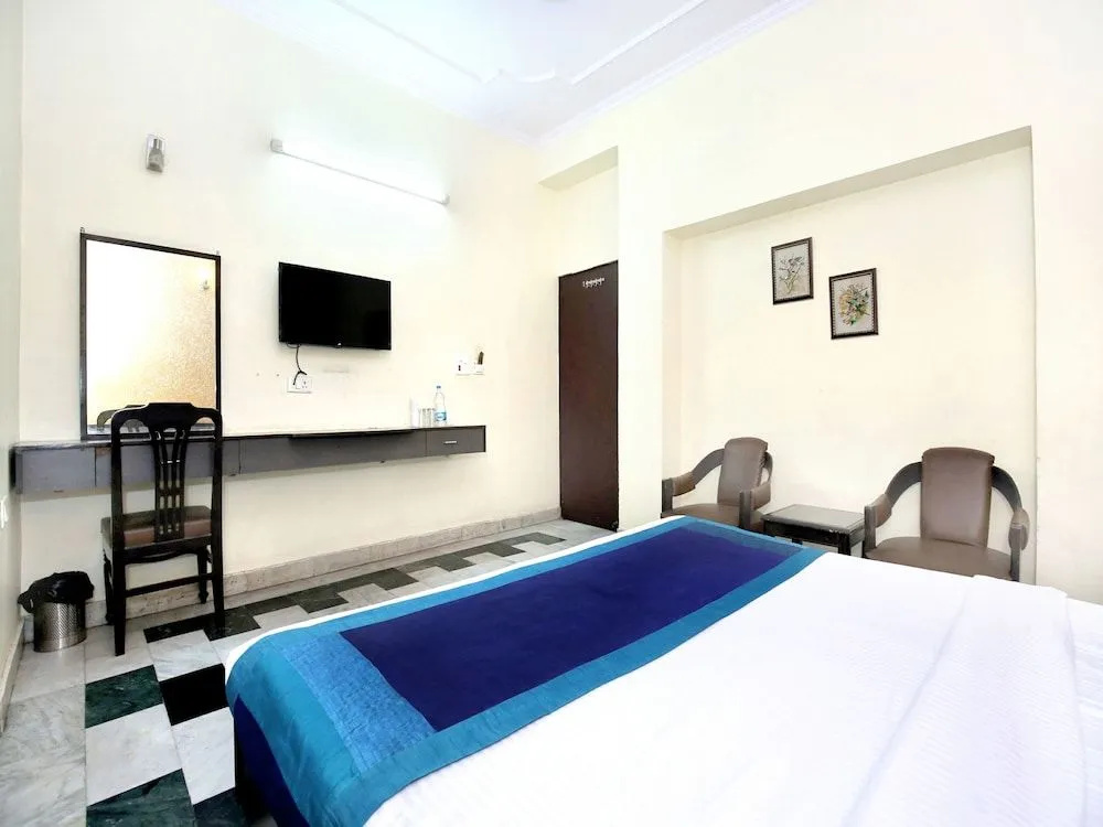 OYO 10111 Hotel Roopa International