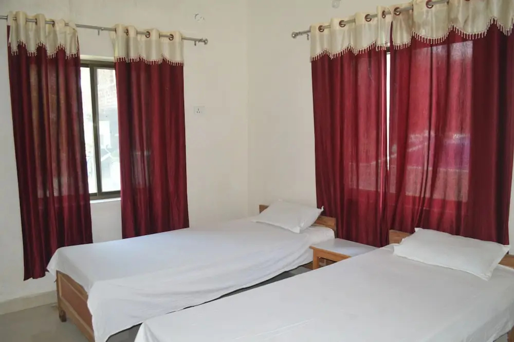 Middle Way Home Stay