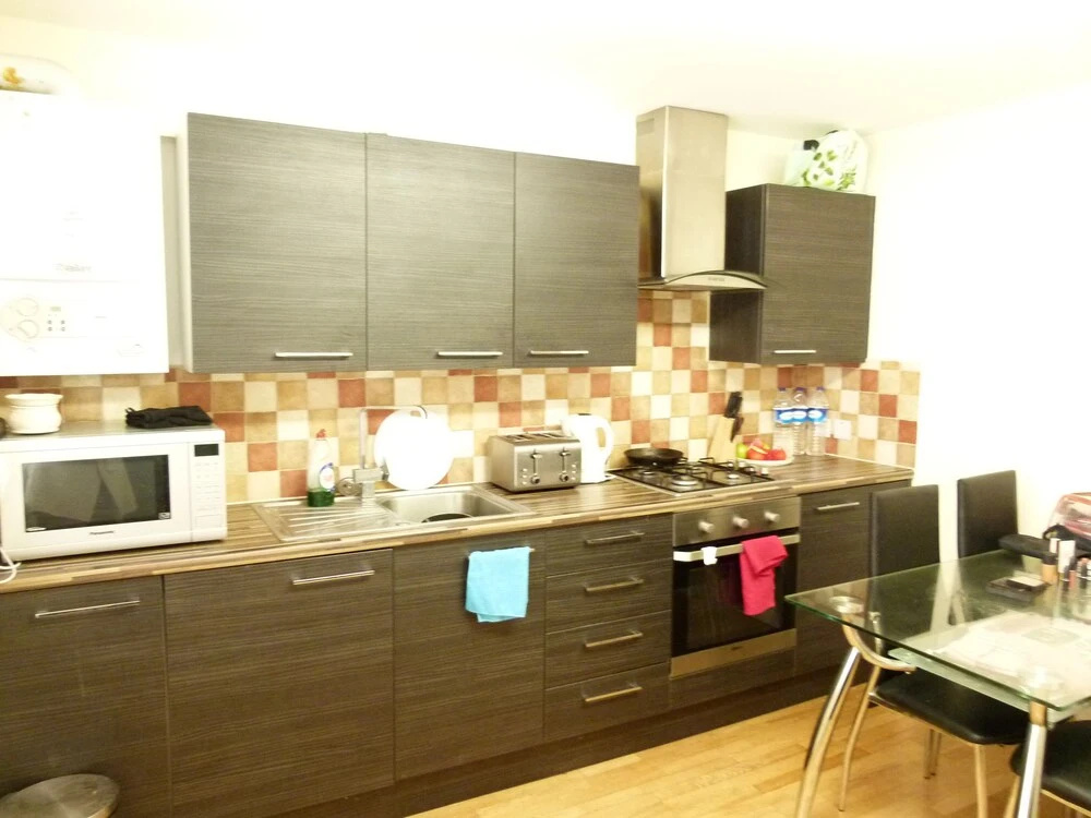 SS Property Hub - Kensington Area Family Apartment