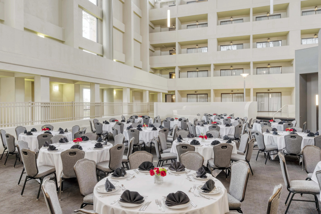 Crowne Plaza Indianapolis-Airport by IHG
