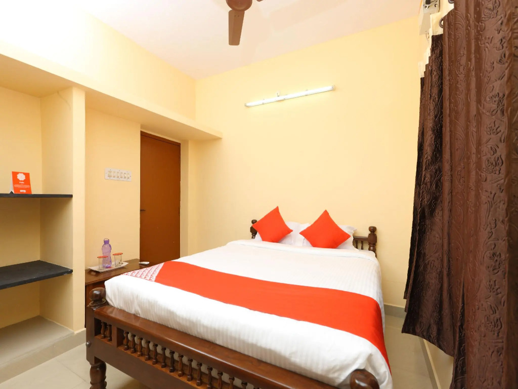OYO 78180 2BHK Compact Home Near Promenade Beach