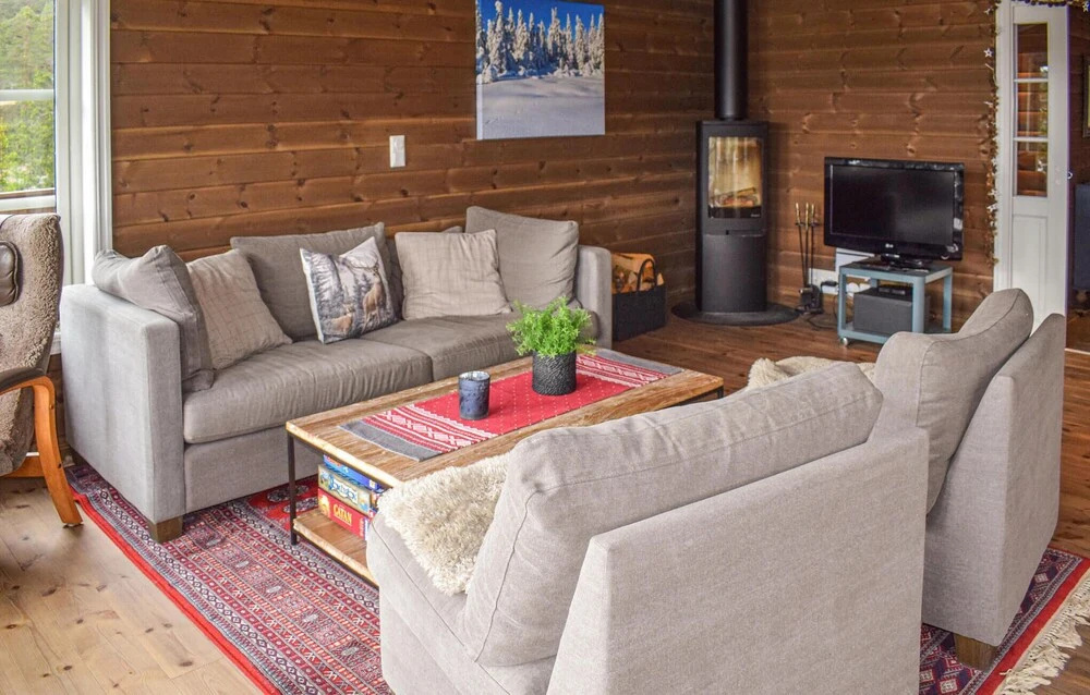 4 Bedroom Beautiful Home In Treungen