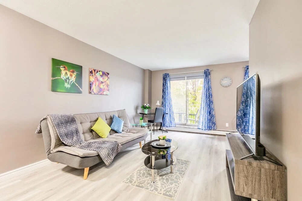 1BR King Apartment With Netflix- Near DT Hamilton