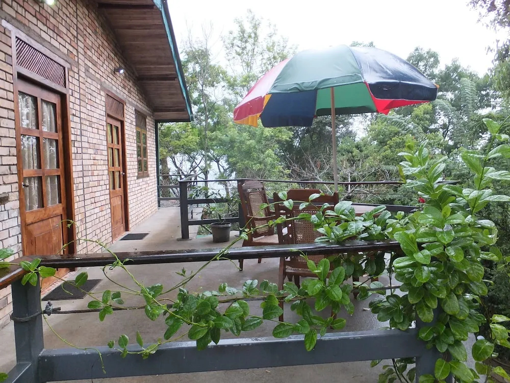 Welikande Hotel and Trekking Center