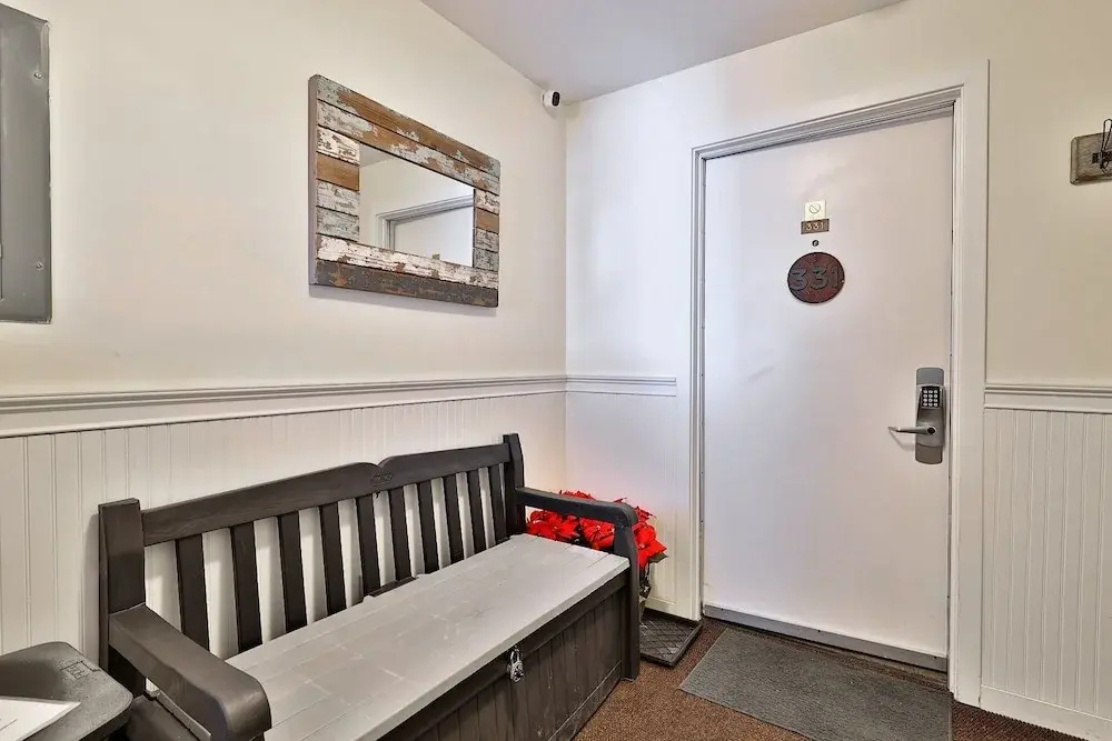 Hotel Style Condo Promising a Comfortable and Convenient Retreat Right in the Heart of Vermont ski Country