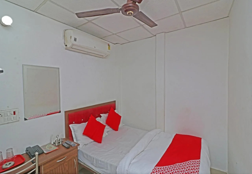 Hotel Satellite And Restaurant By OYO Rooms