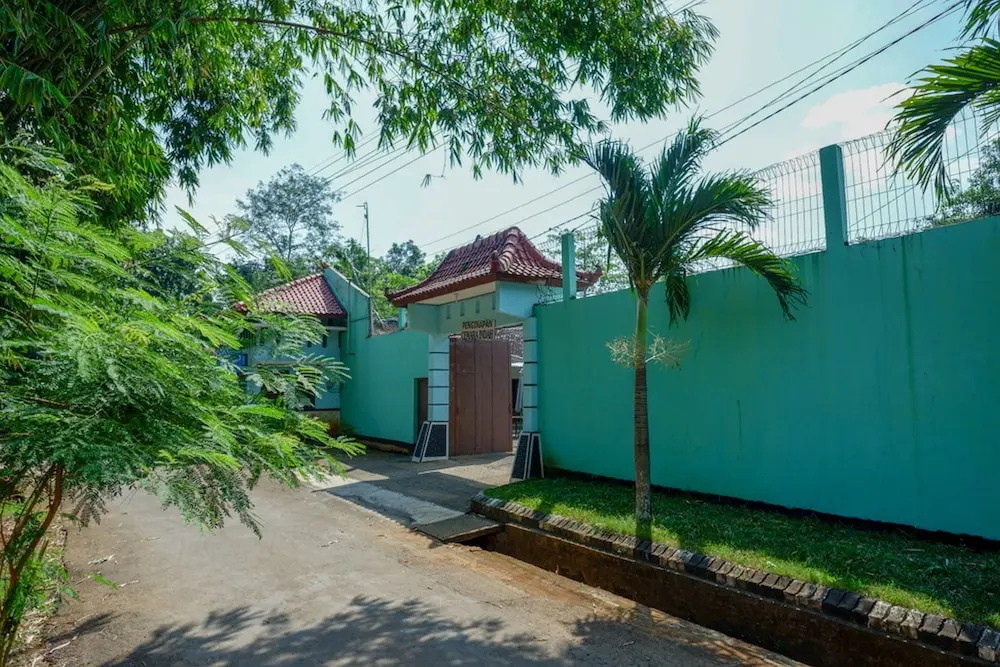 Penginapan Cemara Indah by RedDoorz