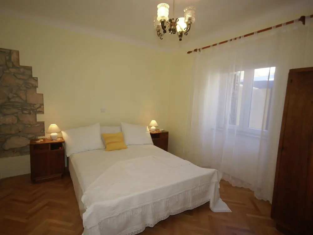 Nice House with Large Garden near Pula & Beach