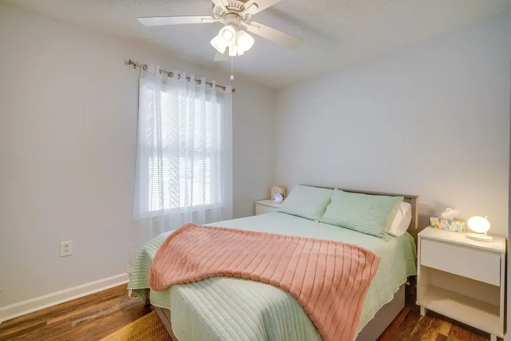 Pet-Friendly Villas Vacation Rental Walk to Bay