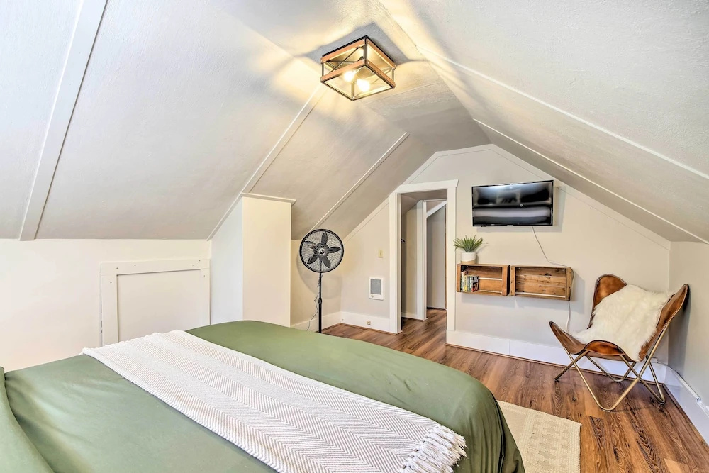 Cozy 'black Bear Retreat' by Mount Rainier!
