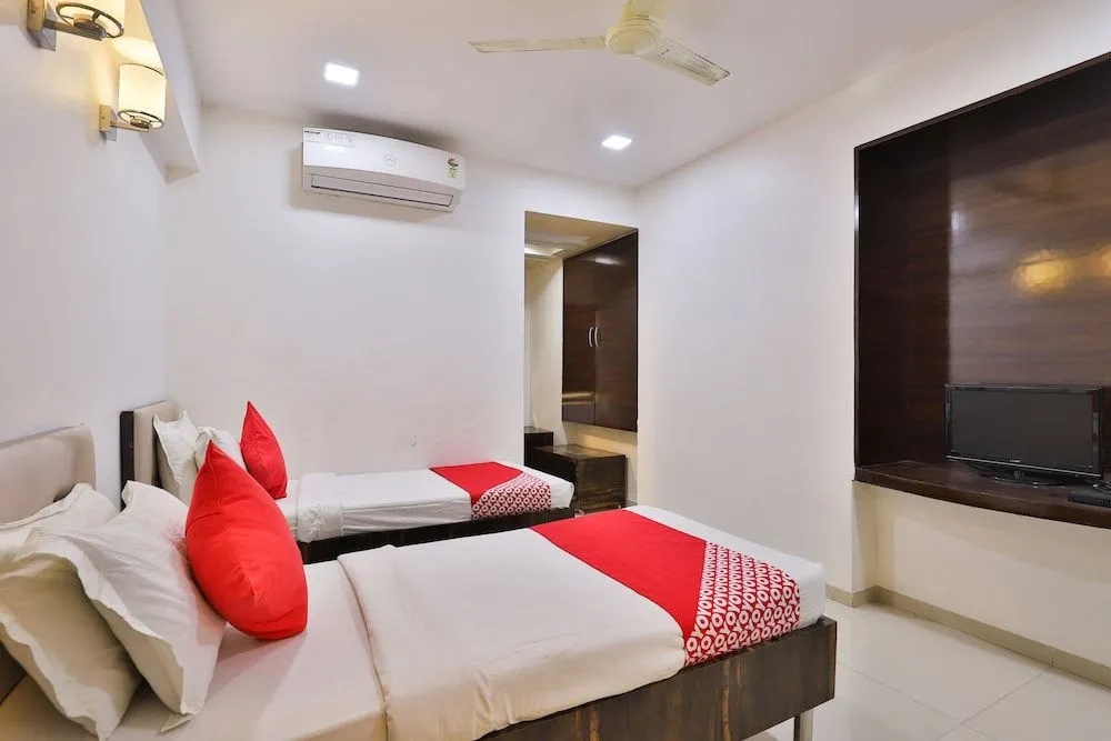 OYO 27633 Hotel Dan