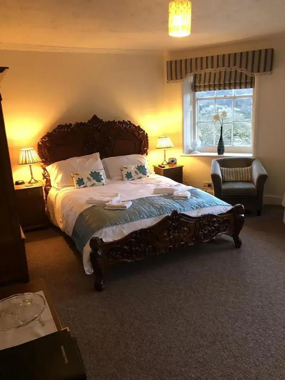 The Oakeley Arms Hotel