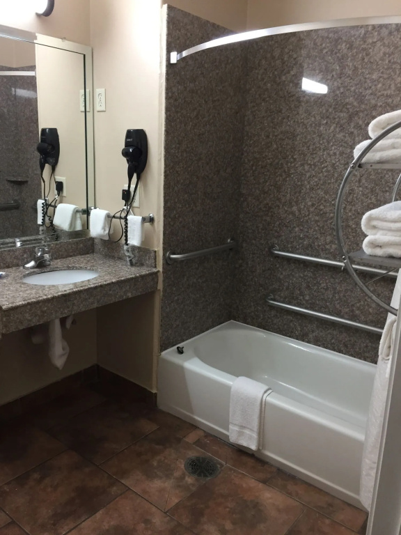 Scottish Inn & Suites