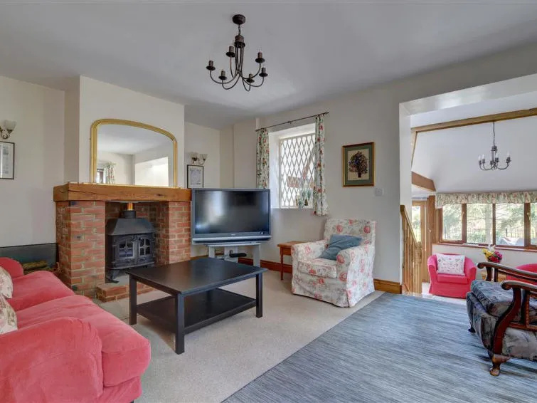 3 Bed in Hartfield oc-tw653