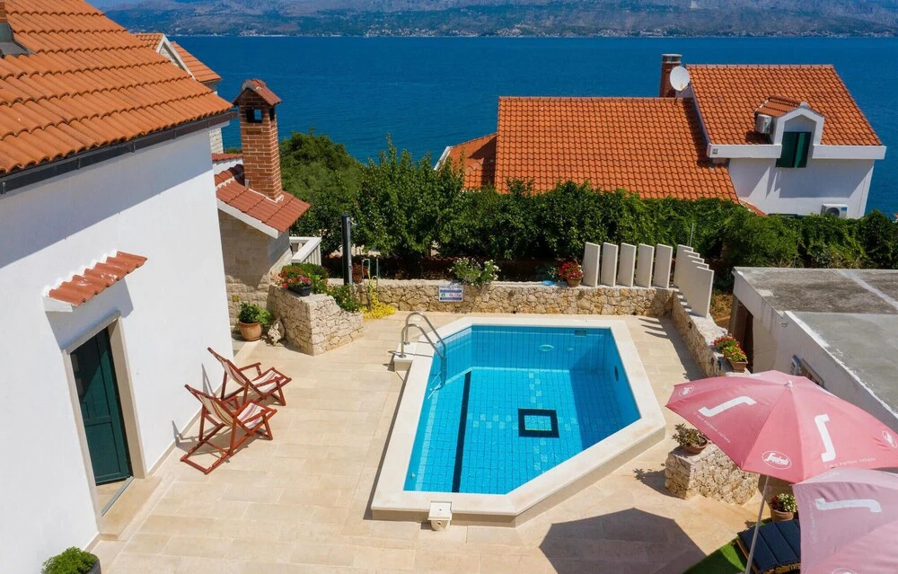 Amazing Home in Splitska With 3 Bedrooms, Wifi and Outdoor Swimming Pool