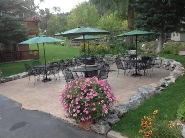 The River's Edge Motel Lodge & Resort