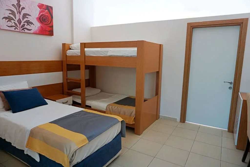 Side Legend Hotel