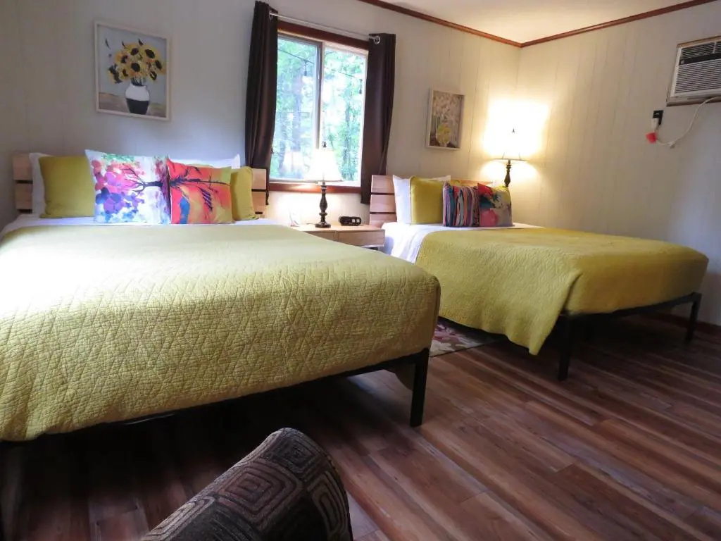 Tall Pines Inn