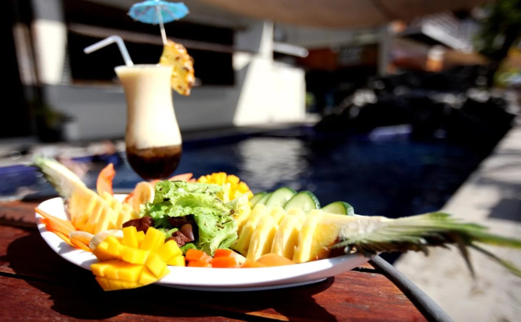 Smugglers Cove Beach Resort & Hotel