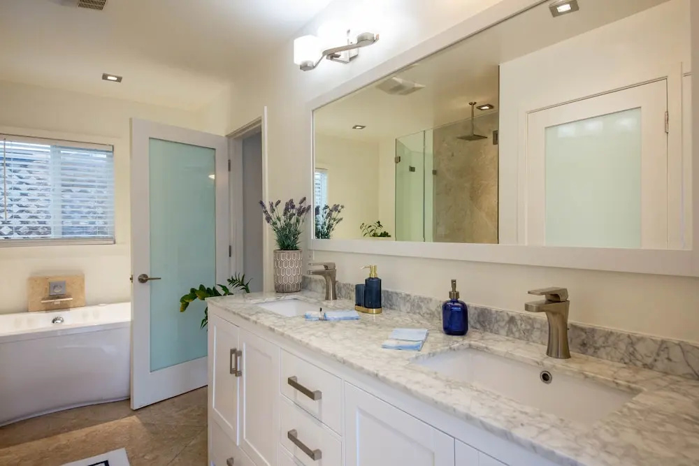 Overlooking Marina del Rey sailboats, is Green Ginger Playa Del Rey on the bluff,