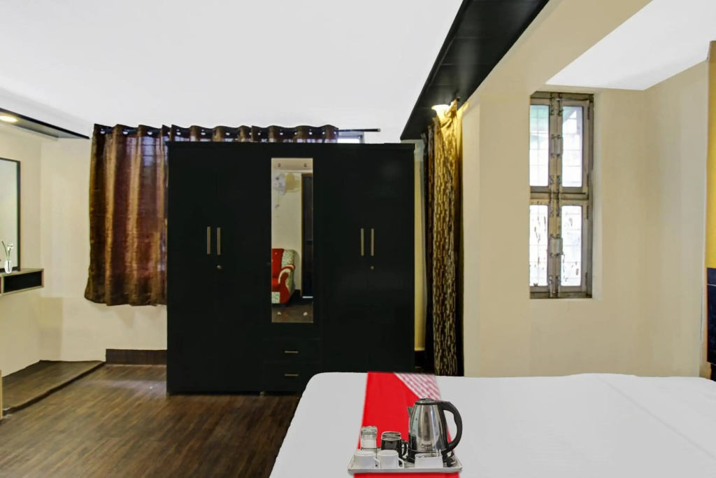 OYO Flagship 70030 Gopika Stay Inn