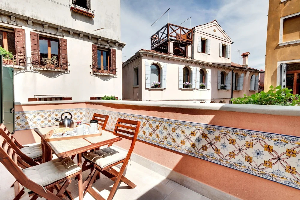 Santo Stefano Accademia Apartment Venice