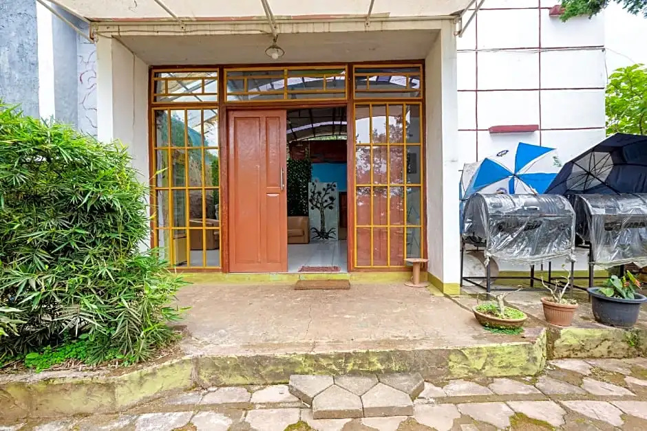 Urbanview Hotel D\Pineapple Villa Ciater by RedDoorz