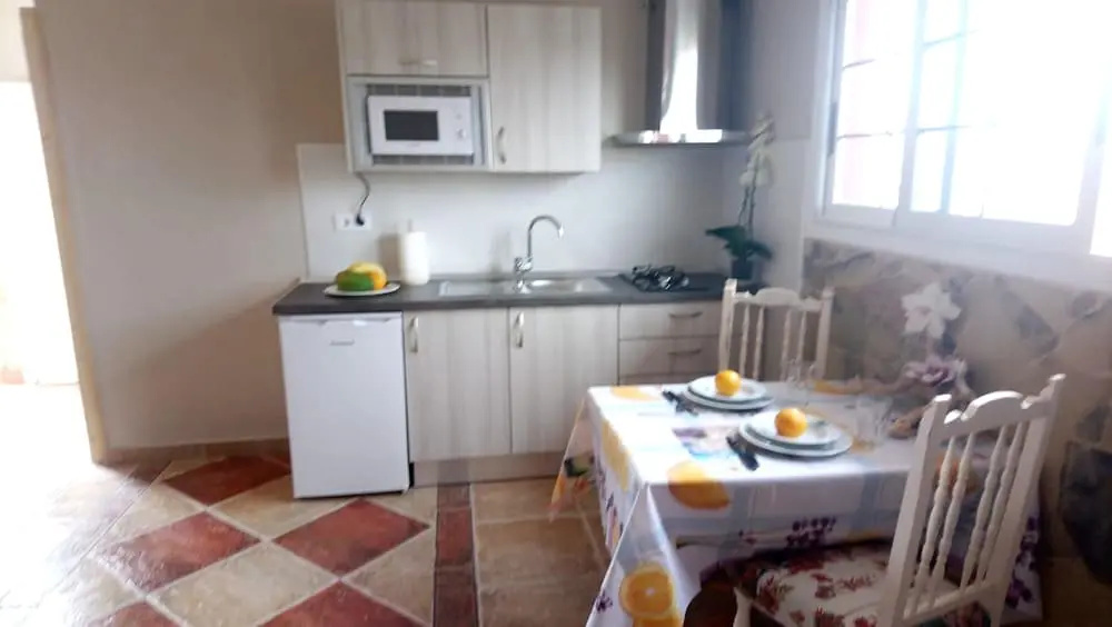 Studio in Tuineje, With Wonderful Mountain View, Enclosed Garden and Wifi