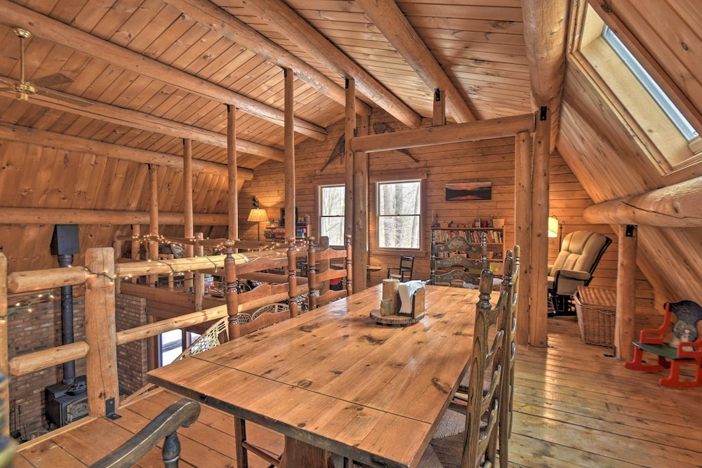Rustic Madison 'treehouse' Cabin With Game Room!