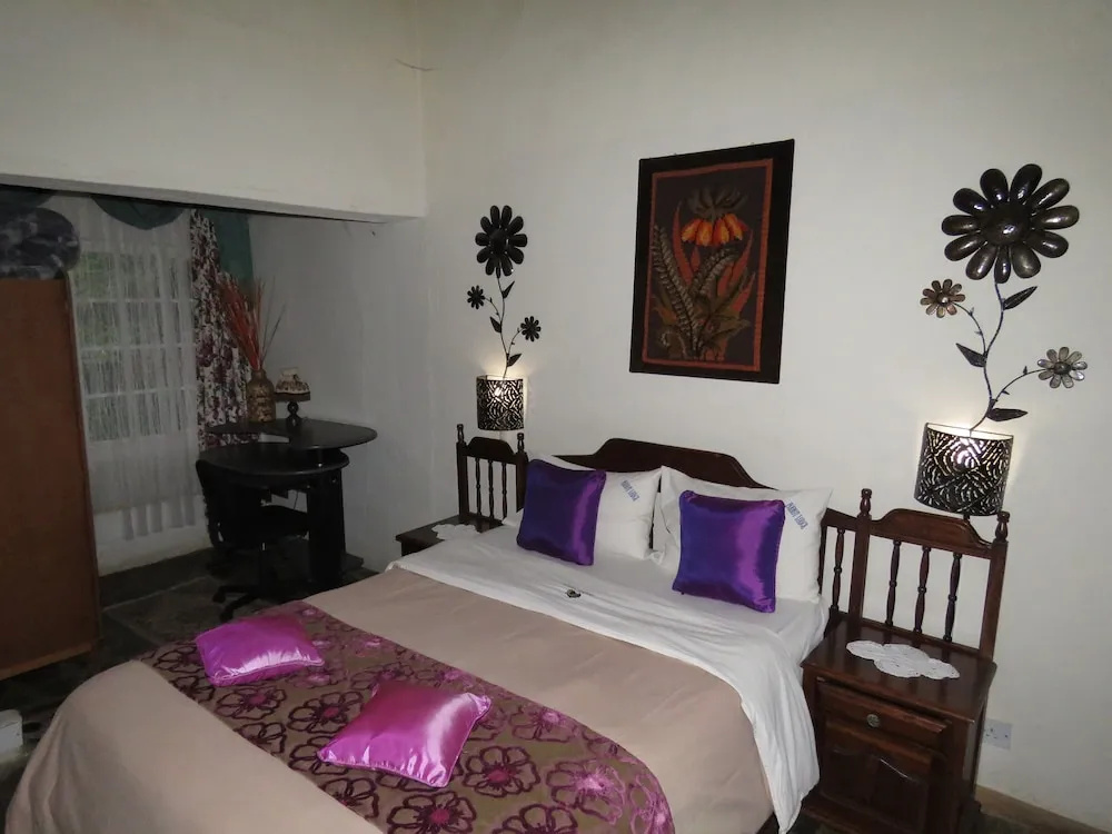 Parrot Lodge