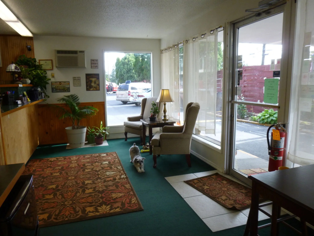 Cougar Land Motel