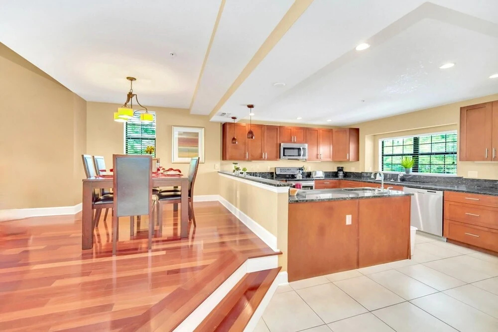4BR Townhome in Damai Resort With Netflix