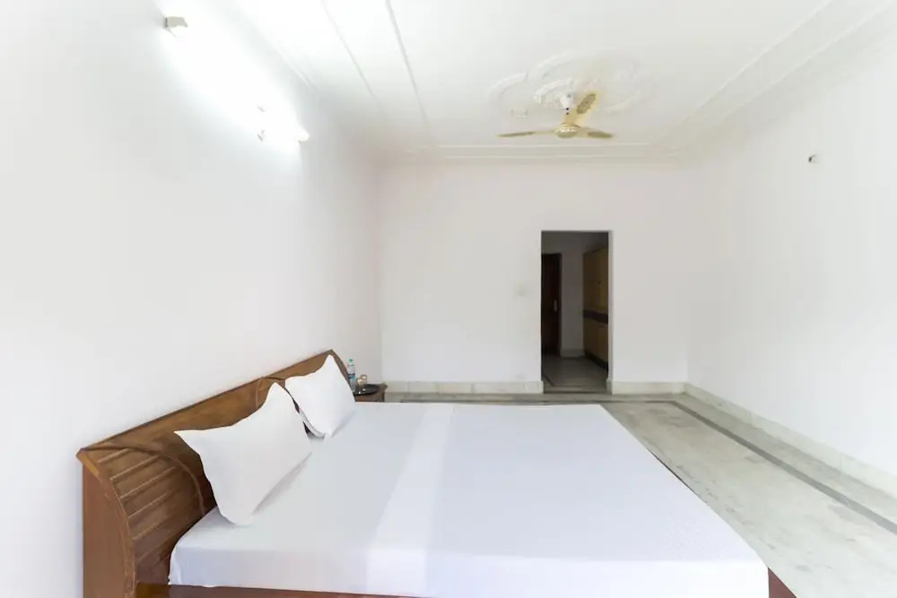 Sunshine by OYO Rooms
